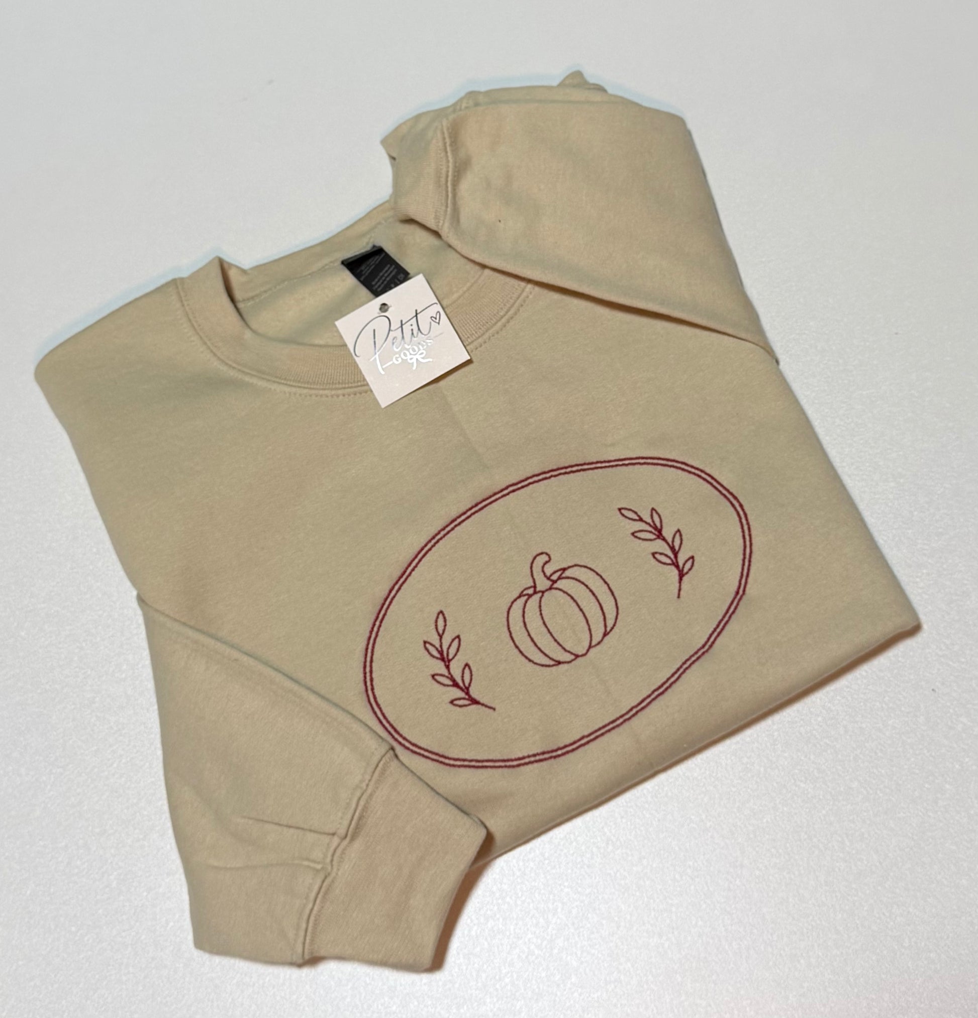 Beige embroidered sweatshirt with pumpkin frame design