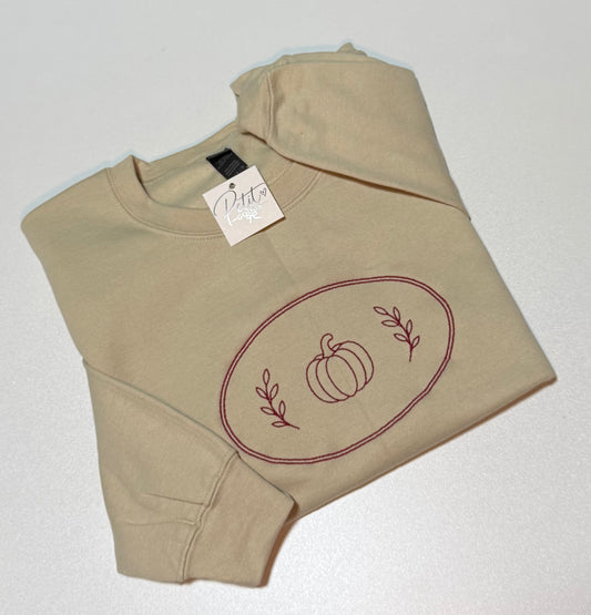 Beige embroidered sweatshirt with pumpkin frame design